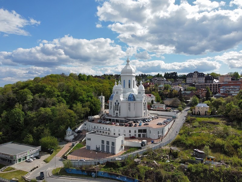 Церкви та храми