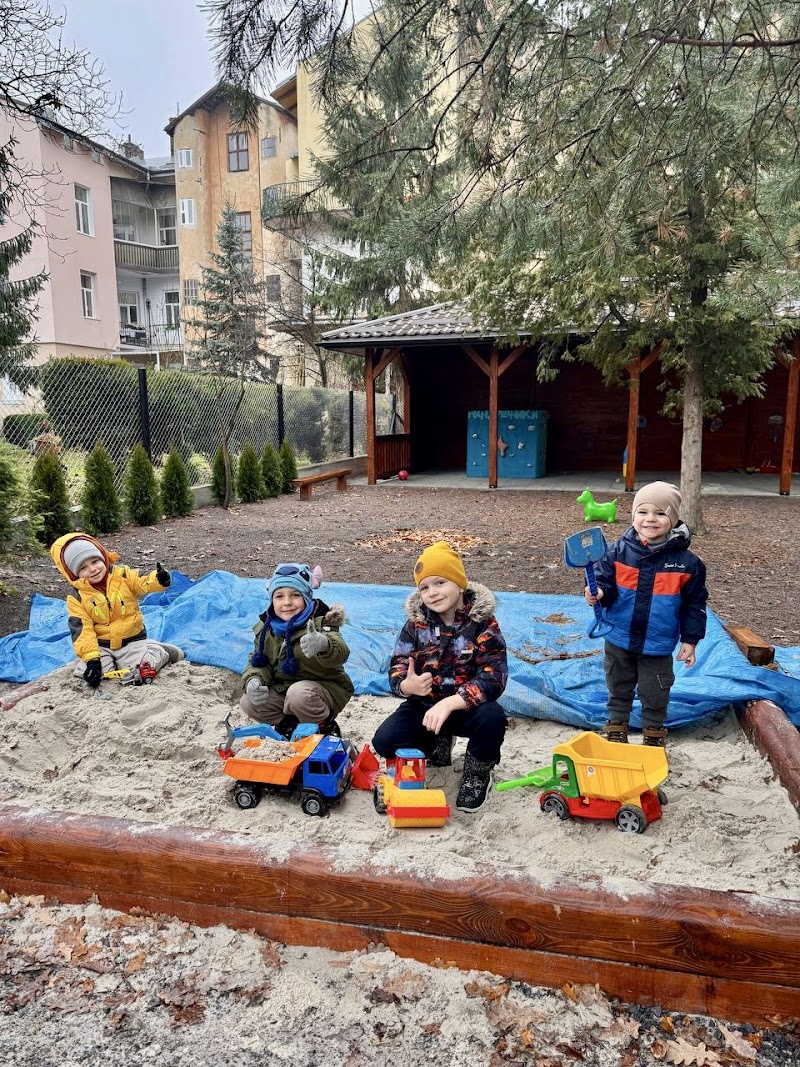 Мовна школа «Мандрівник»