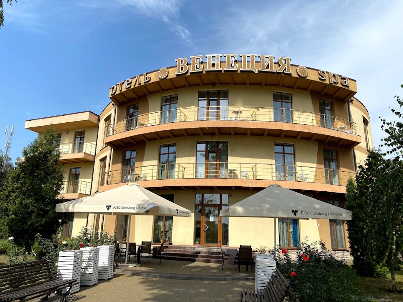 Riverside Hotel
